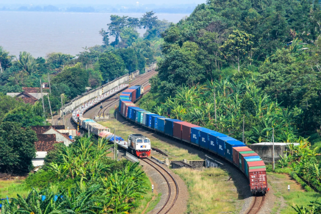 KAI Angkut 57 Juta Ton Barang Selama Januari-Oktober 2024 KAI Angkut 57 Juta Ton Barang Selama Januari-Oktober 2024