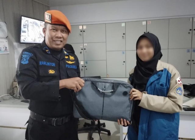 Komitmen Jaga Keamanan dan Keselamatan, KAI Amankan Barang Tertinggal Pelanggan Senilai Lebih dari 13,2 Miliar Selama Periode Januari –November 2024 Komitmen Jaga Keamanan dan Keselamatan, KAI Amankan Barang Tertinggal Pelanggan Senilai Lebih dari 13,2 Miliar Selama Periode Januari –November 2024