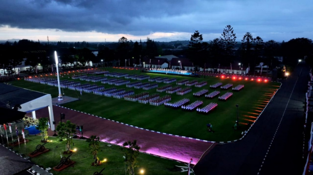 Dari Parade Senja hingga Kejutan Ulang Tahun, Momen Hangat Presiden Prabowo di Akmil Magelang Dari Parade Senja hingga Kejutan Ulang Tahun, Momen Hangat Presiden Prabowo di Akmil Magelang