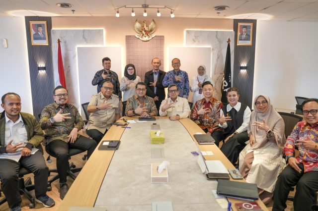 Menekraf: Kolaborasi Hexahelix Kunci Sukses Ekonomi Kreatif Halal Indonesia Menekraf: Kolaborasi Hexahelix Kunci Sukses Ekonomi Kreatif Halal Indonesia