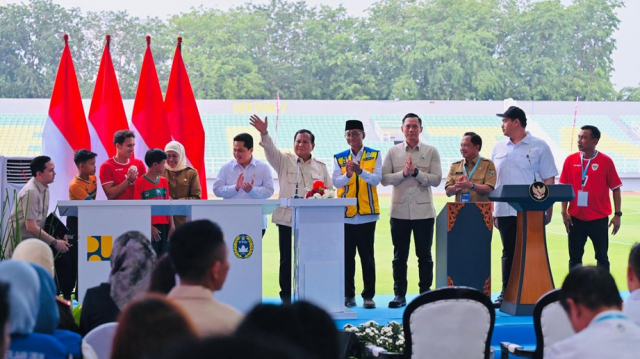 Wujudkan Kebangkitan Sepak Bola Nasional, Presiden Prabowo Resmikan 17 Stadion Berstandar FIFA Wujudkan Kebangkitan Sepak Bola Nasional, Presiden Prabowo Resmikan 17 Stadion Berstandar FIFA