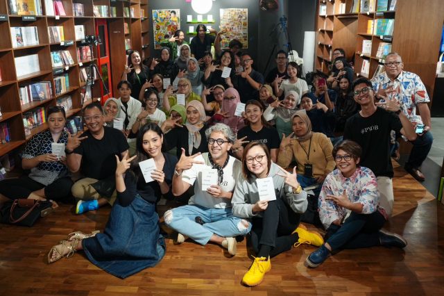 Peluncuran Buku Puisi 'Pesan yang Datang Belakangan': Wamen Ekraf Tekankan Pentingnya Literasi dan Kreativitas Peluncuran Buku Puisi 'Pesan yang Datang Belakangan': Wamen Ekraf Tekankan Pentingnya Literasi dan Kreativitas
