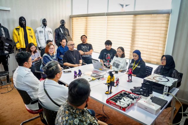 Wamenekraf Kagumi Proses Kreatif Machine56, Jenama Lokal yang Mengglobal Wamenekraf Kagumi Proses Kreatif Machine56, Jenama Lokal yang Mengglobal