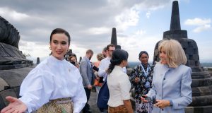 Kementerian Pariwisata Dampingi Ibu Negara Brigitte Macron dalam Spouse Program di Manohara dan Candi Borobudur