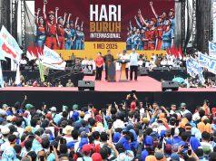 Presiden Prabowo Hadiri Peringatan Hari Buruh Internasional di Monas