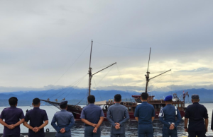 Jemput Wisatawan Asing Kapal Pesiar KM. Arenui Sandar di Pelabuhan Donggala