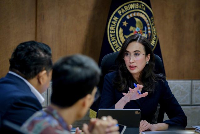 Tiga Langkah Strategis Kementerian Pariwisata Tangani Isu Tambang Nikel di Raja Ampat Tiga Langkah Strategis Kementerian Pariwisata Tangani Isu Tambang Nikel di Raja Ampat