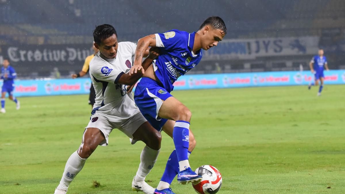 Persib Bandung Raih Kemenangan Atas Persita Tangerang