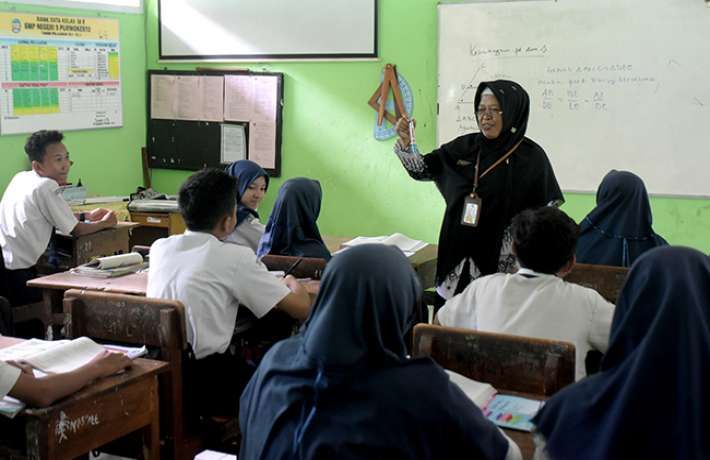 Dana LPDP Rp5,5 Miliar Bisa Gaji Seribu Guru UMP Jakarta