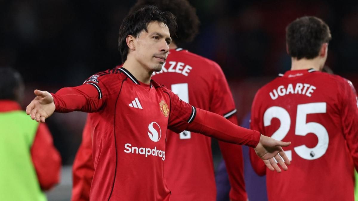Barcelona Incar Lisandro Martinez dari Manchester United?