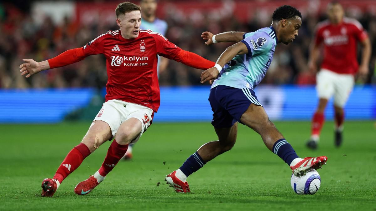 Manchester United Incar Duo Bintang Nottingham Forest
