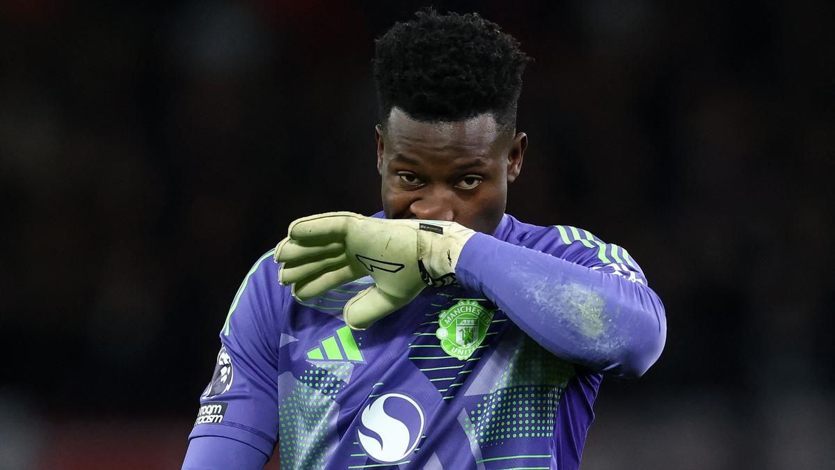 Van der Sar Tetap Percaya Kualitas Kiper MU Andre Onana
