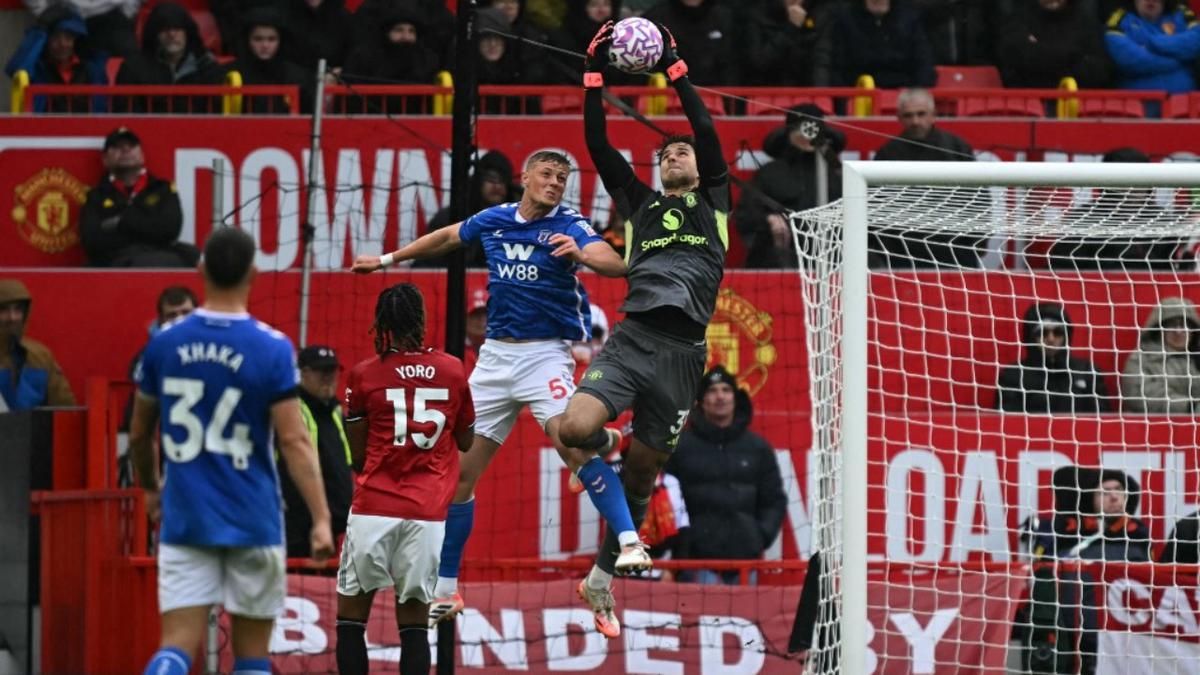 Diogo Dalot Puji Peran Senne Lammens dalam Kebangkitan MU