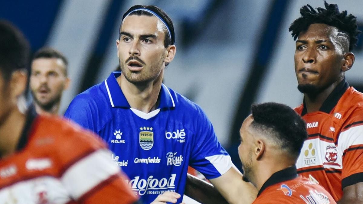 Persib Bandung Puaskan Pelatih Usai Bantai Madura United 5-0