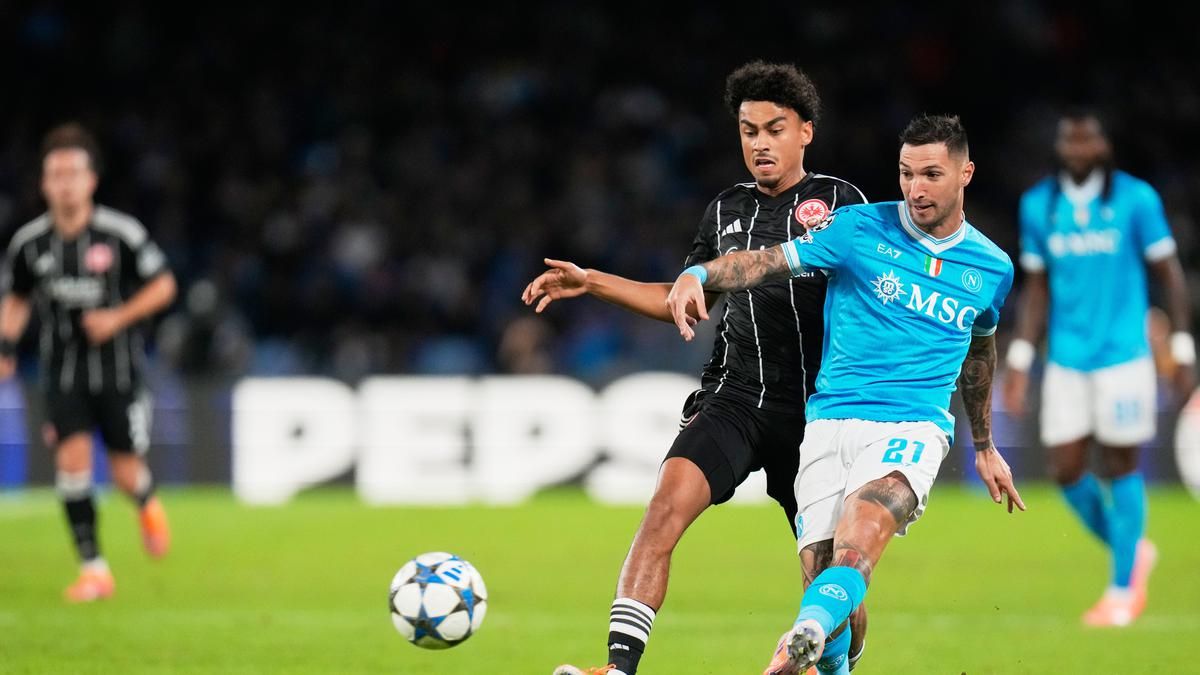 Barcelona Incar Nathaniel Brown untuk Posisi Bek Kiri