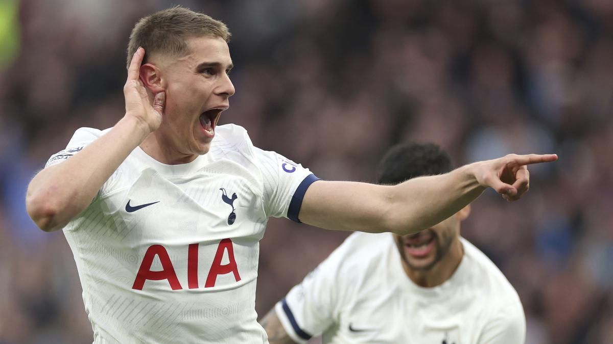 Liverpool Susun Rencana Darurat Lini Belakang, Incar Van de Ven?