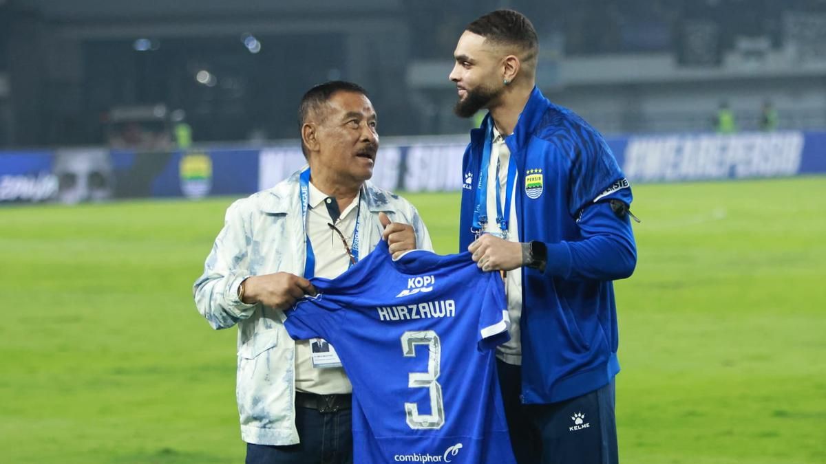 Thom Haye dan Kurzawa Absen, Persib Bandung Tetap Unggul
