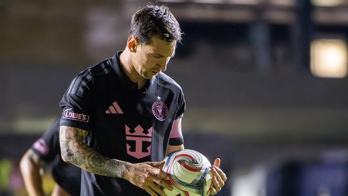 Lionel Messi Ditarik Suporter Saat Bela Inter Miami di Puerto Rico