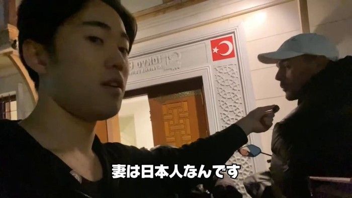 Kreator Konten Jepang Picu Kontroversi Live di Depan Masjid Tokyo
