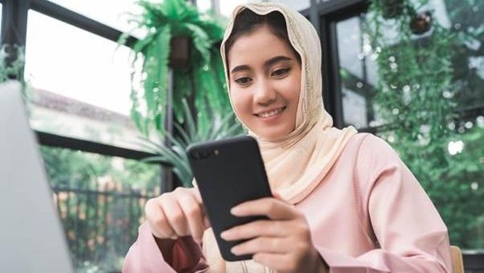 BRImo Permudah Bagi THR dengan QRIS dan Transfer Emas
