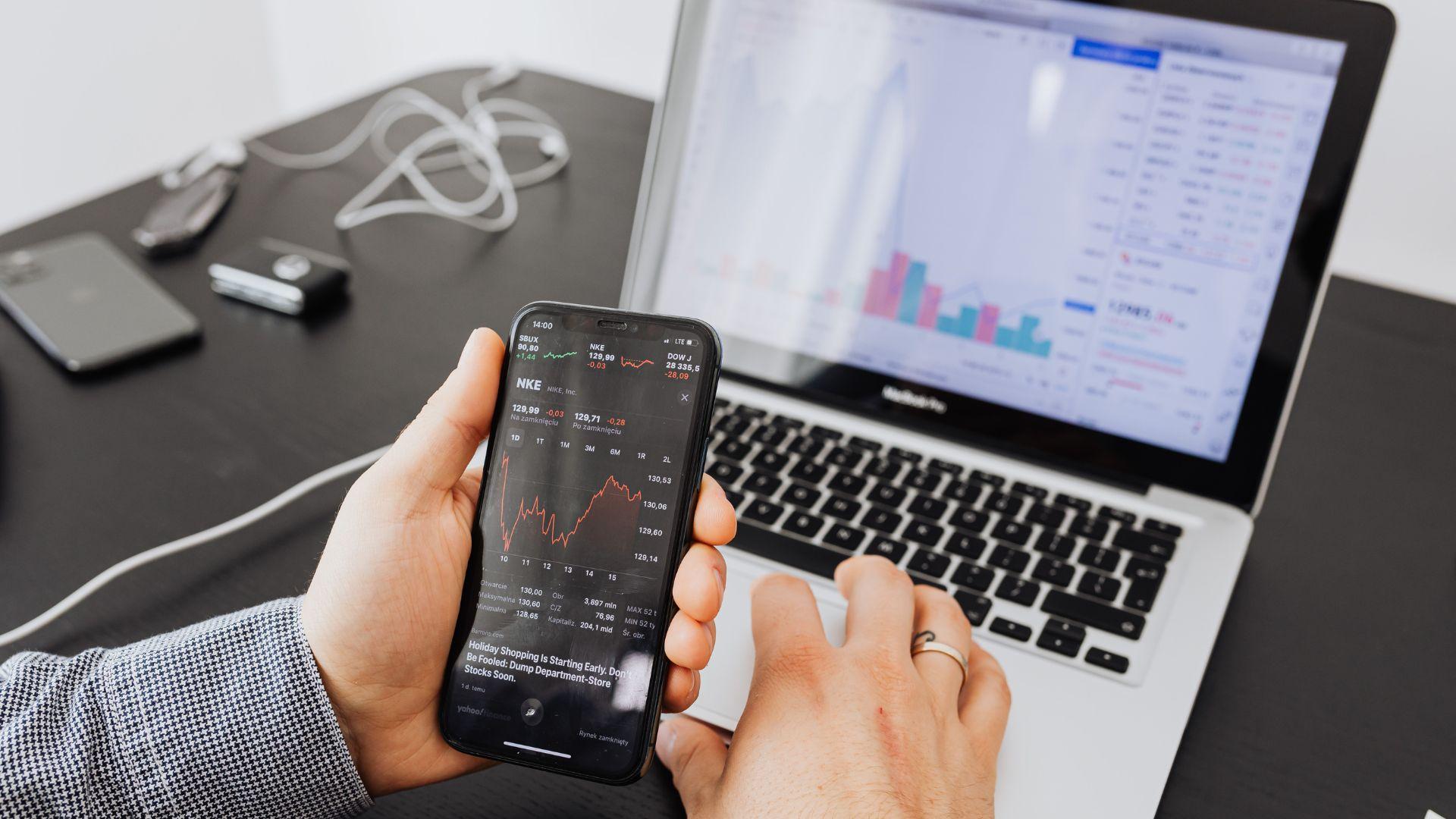 IHSG Berisiko Terkoreksi Efek Geopolitik, Cek 6 Saham Pilihan Potensi Cuan Hari Ini