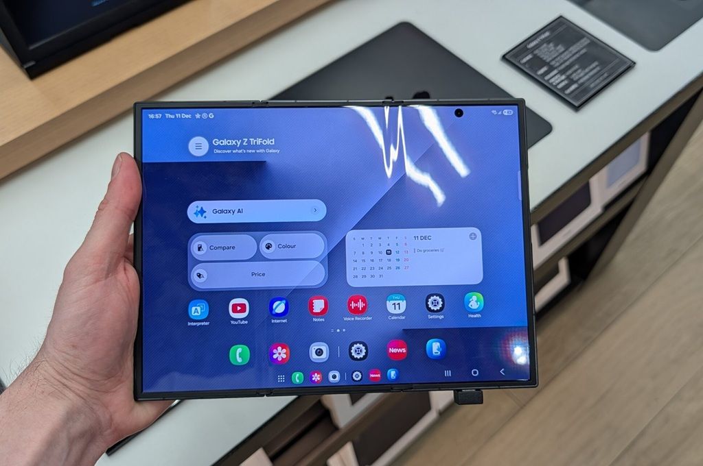 Samsung Siapkan Smartphone Lipat Lebih Lebar Tahun Ini
