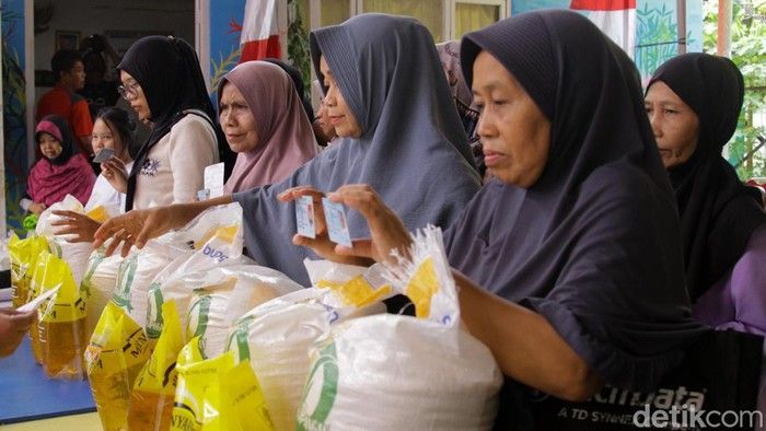 Bapanas dan Bulog Salurkan Bantuan Beras-Minyak Goreng 2026