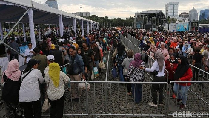 Pasar Murah Monas Digelar, 100 Ribu Kupon Sembako Dibagikan