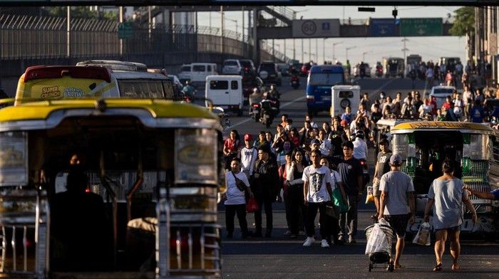 Krisis Energi Filipina: Pekerja Berjalan Kaki, PDB Terancam