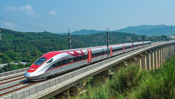 Kereta Cepat Jakarta-Surabaya Dapat Lampu Hijau Prabowo