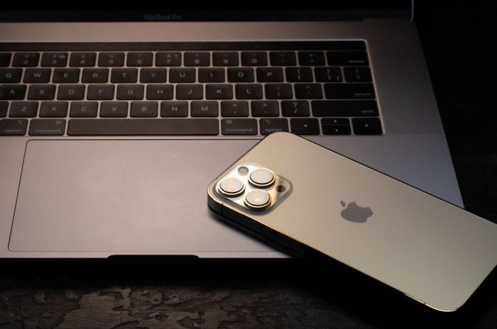 Apple Siapkan iPhone Ultra dan MacBook Ultra Segmen Premium