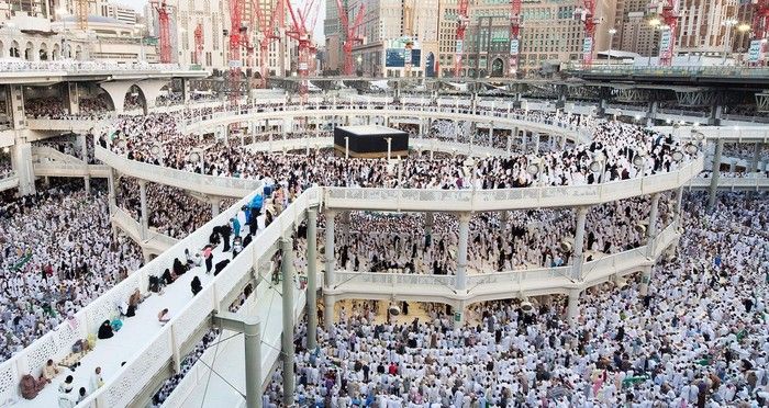 Umat Muslim Padati Masjidil Haram pada Malam Nuzulul Qur’an