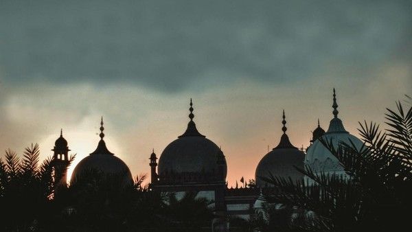 Cara Kreatif Membagikan THR Selain Amplop dan Uang Tunai