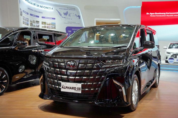 Toyota Rilis Alphard XE: Varian Termurah, Apa yang Didapat?
