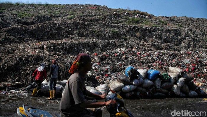 Zulhas Sebut Tumpukan Sampah Jakarta Mengerikan