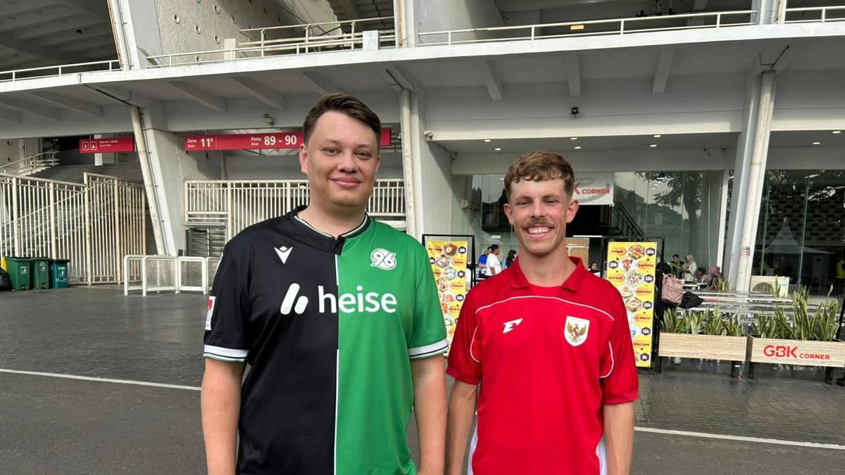 Dua Suporter Jerman Terbang ke Indonesia Demi Sepak Bola