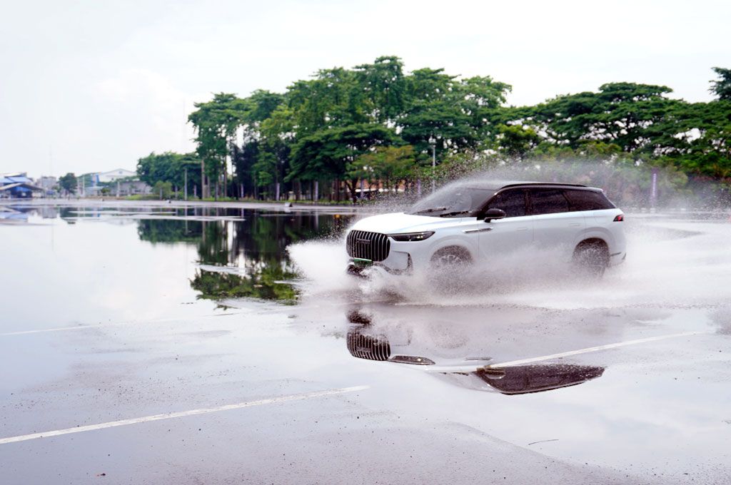 Memahami Perbedaan Teknologi HEV dan PHEV pada Mobil Hybrid