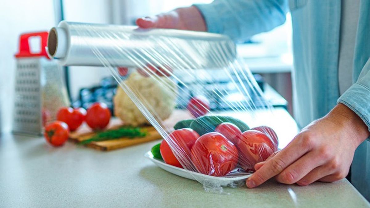 Harga Produk Plastik Diprediksi Melonjak Akibat Perang Timur Tengah
