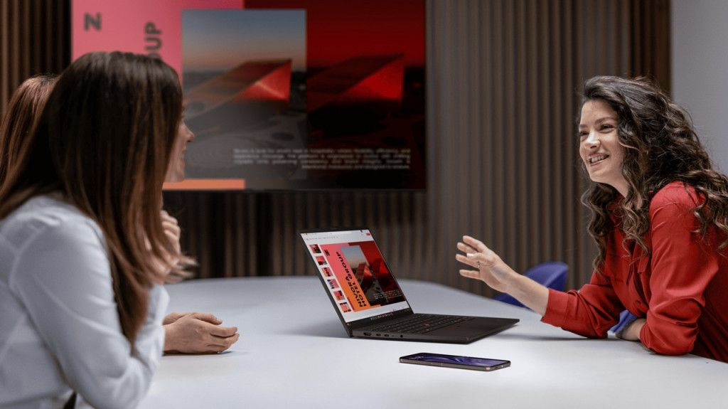 Lenovo Demokratisasi AI untuk Bisnis di MWC 2026