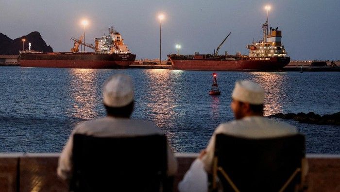 Harga Minyak Mentah Sentuh US$ 100 Imbas Ketegangan Selat Hormuz