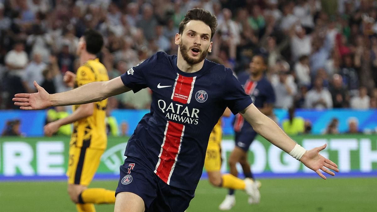 Arsenal Incar Khvicha Kvaratskhelia dari Paris Saint-Germain