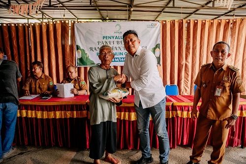 Jhonlin Group Salurkan 2.000 Paket Sembako untuk Warga