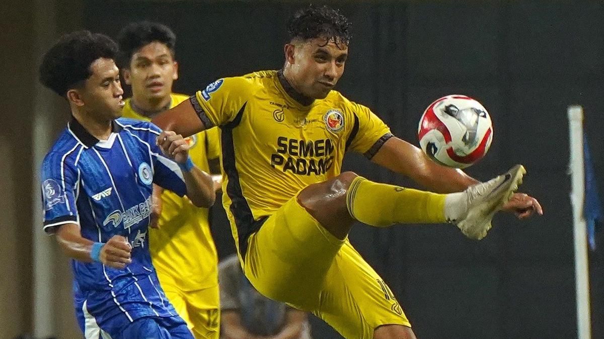 Semen Padang Raih Kemenangan, Debut Manis Imran Nahumarury