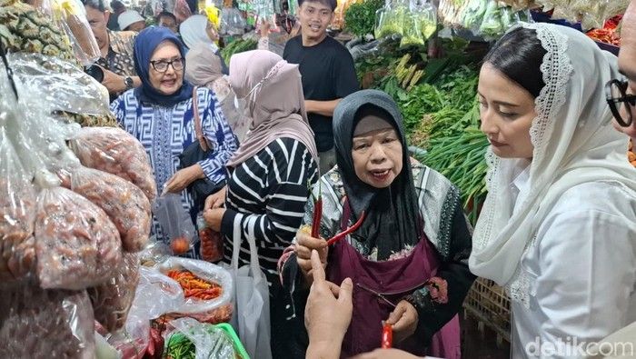 Wamendag Sidak Pasar Mayestik, Cabai Tembus Rp 120 Ribu