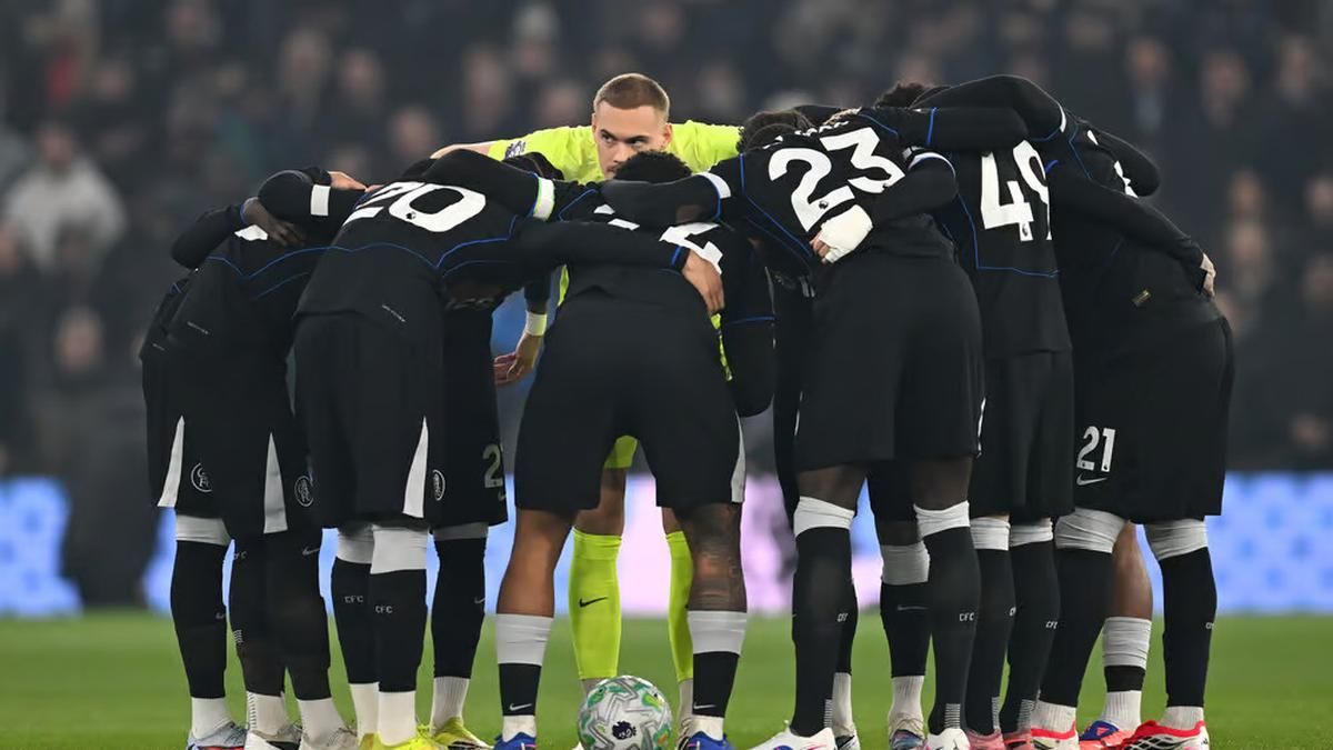 Huddle Chelsea Picu Kontroversi, Gary Neville Beri Kritik