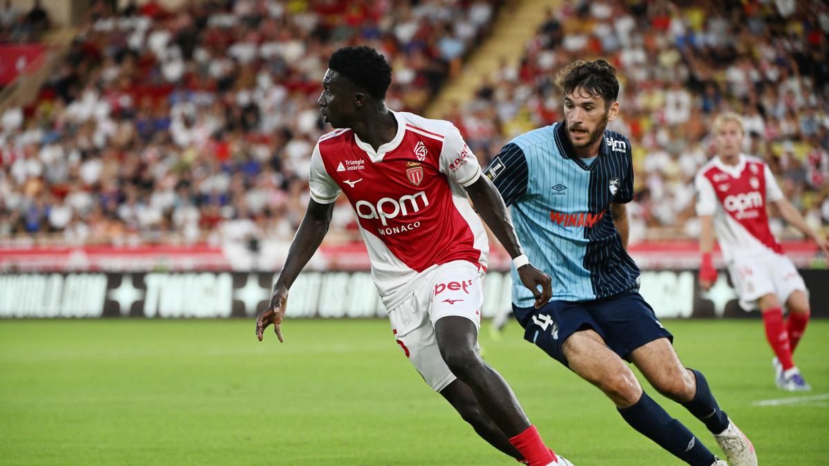 Chelsea dan Manchester United Bersaing Buru Lamine Camara