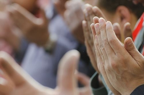 Memahami Bacaan Doa Qunut Witir Lengkap: Arab, Latin, dan Arti