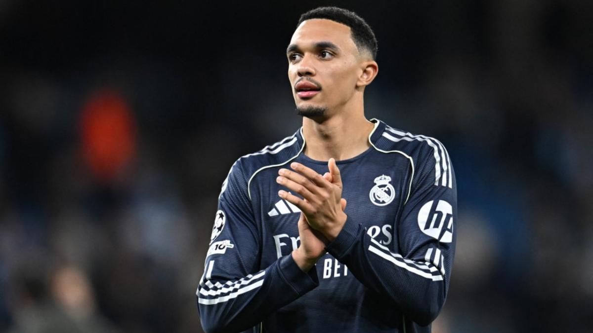 Roy Keane Curigai Masalah Personal di Balik Tidak Dipanggilnya Alexander-Arnold