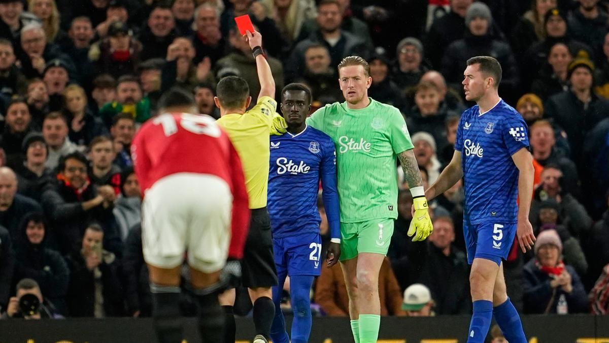 5 Tim Premier League dengan Koleksi Kartu Merah Terbanyak