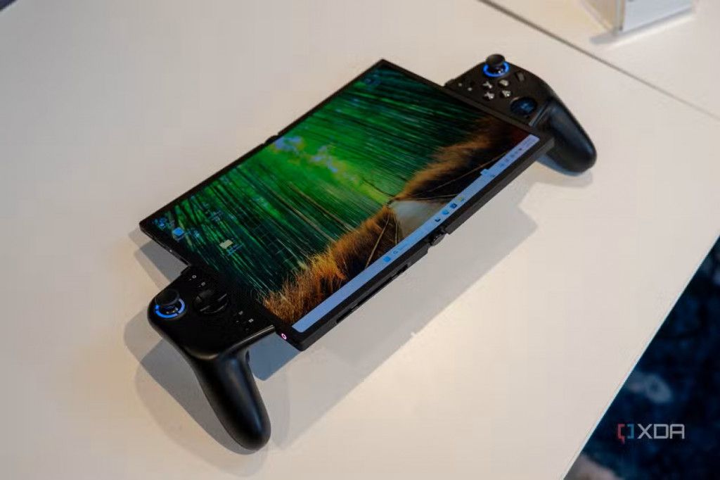 Lenovo Pamerkan Konsep Legion Go Fold di MWC 2026